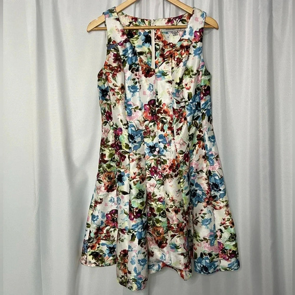 Madison Leigh Floral Pleated V-neck Swing Dress - size 6/8 - Picture 14 of 15